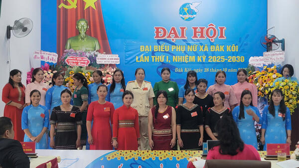 Phụ nữ Thôn Kon Rlong chung tay xây dựng thôn xanh – sạch – đẹp