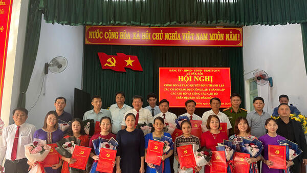 Xã Đăk Kôi công bố quyết định thành lập các cơ sở giáo dục công lập và công tác cán bộ sau sắp xếp