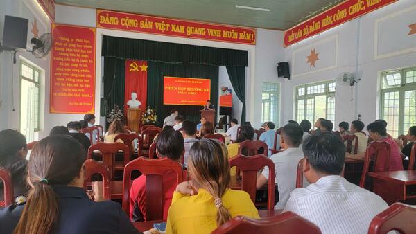 UBND xã tổ chức họp giao ban tháng 8/2025
