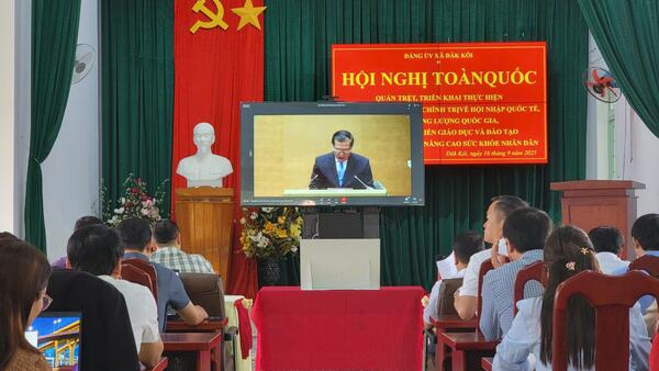 Xã Đăk Kôi kết nối trực tuyến Hội nghị toàn quốc quán triệt, triển khai 04 Nghị quyết của Bộ Chính trị